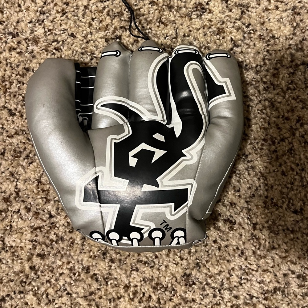 Chicago White Sox  Baseball Glove Ornament MLB